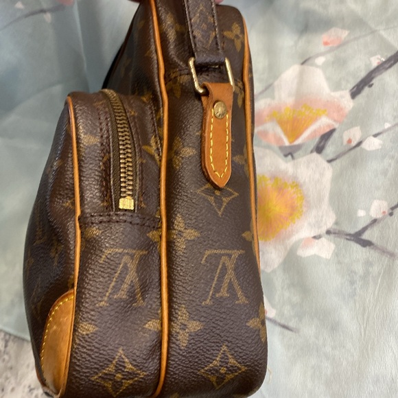 Louis Vuitton Amazone Monogram Crossbody Bag TH0928 - Picture 3 of 13